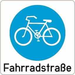 Fahrradstraße mit Schriftzug